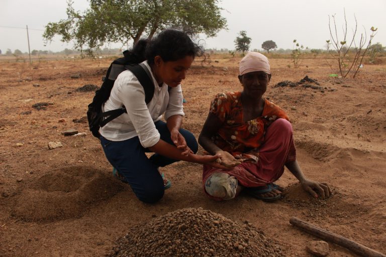 CIR Fellow Indunil Usgoda Arachchii has received the Alfred Friendly Press Fellowship to learn how to investigate grand corruption with the support of OCCRP